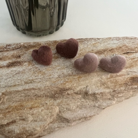 Felt Fuzzy Heart Shape Stud Earrings Set - Flirty Coquette Heart Earrings - Picture 10 of 11